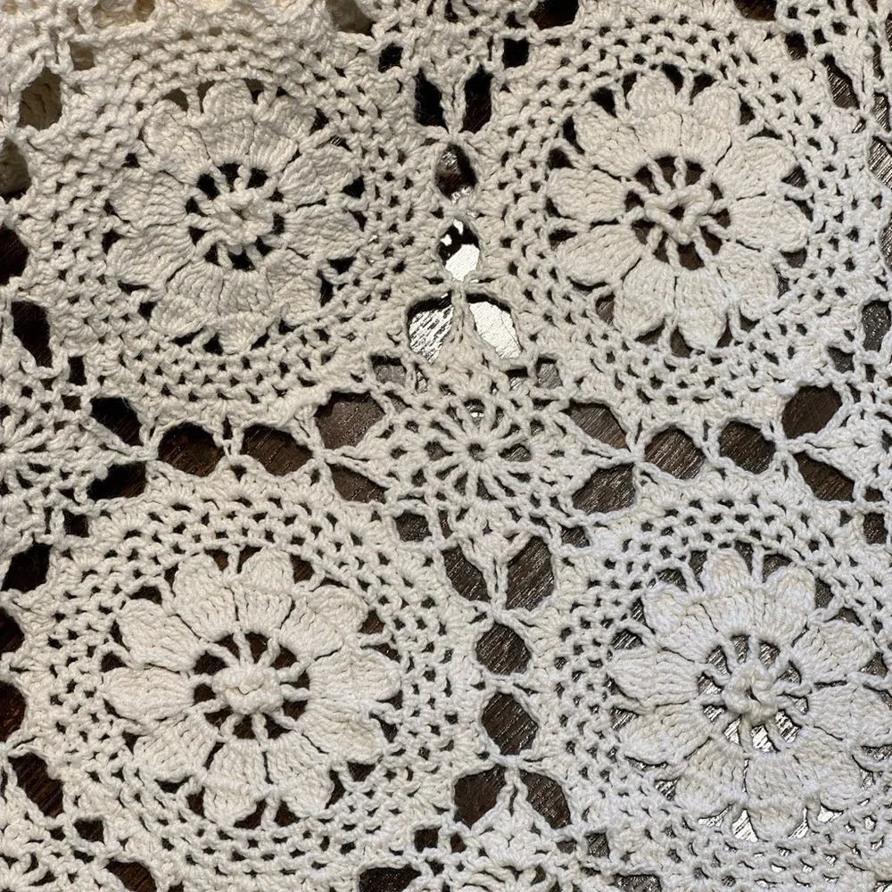 RECTANGLE~ANTIQUE WHITE~HAND CROCHETED TABLECLOTH~GOOD~VINTAGE CONDITION~MBRNS